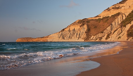 Beach nearby, snorkeling, kayaking