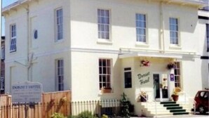 A two-story building with a sign reading "Dunross Hotel." - Dorset Hotel (Ryde)