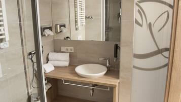 Chambre Double Confort | Salle de bain | Serviettes fournies