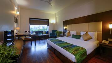 Caja de seguridad en la habitación y escritorio