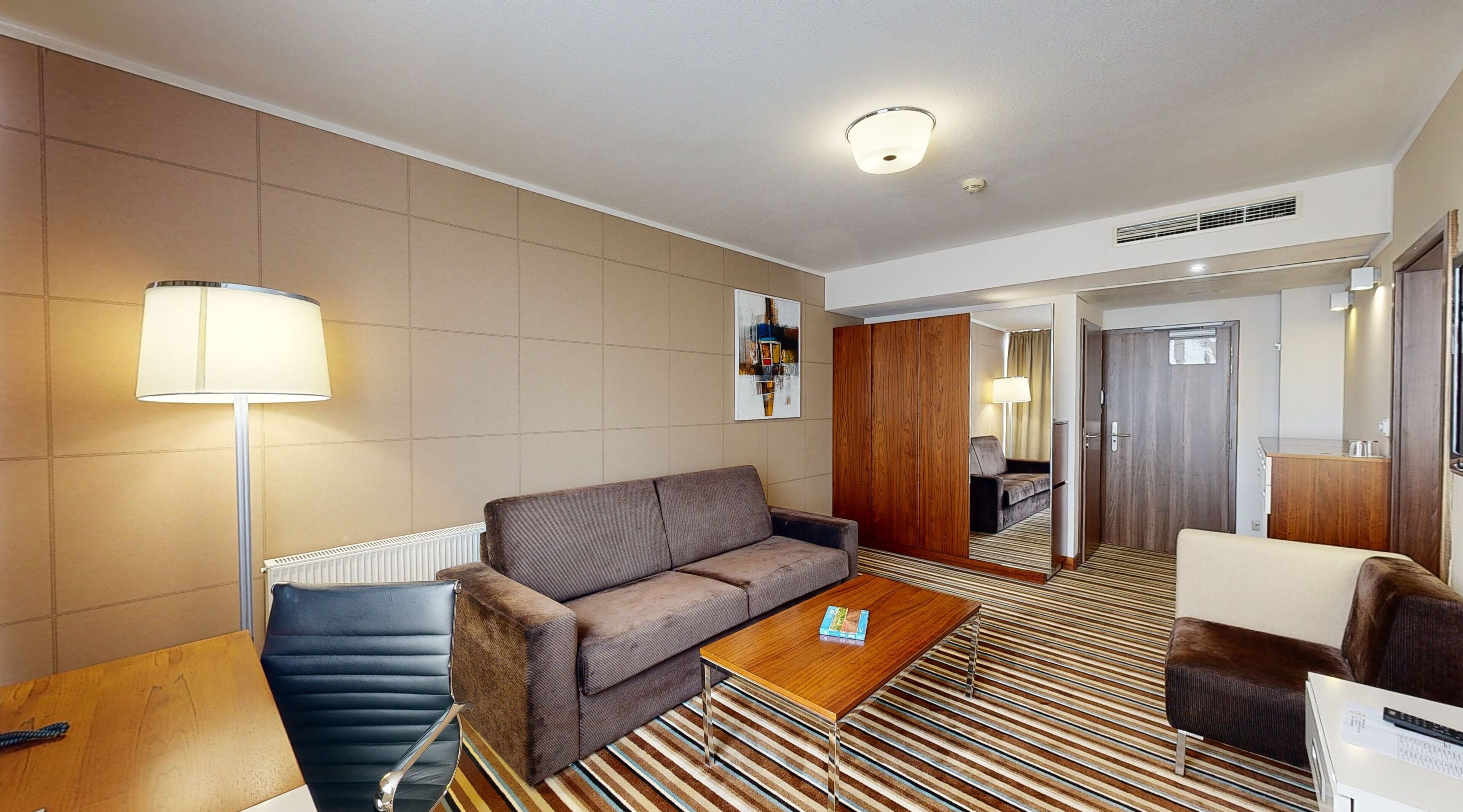 Executive-huoneisto | Oleskelualue | Taulutelevisio