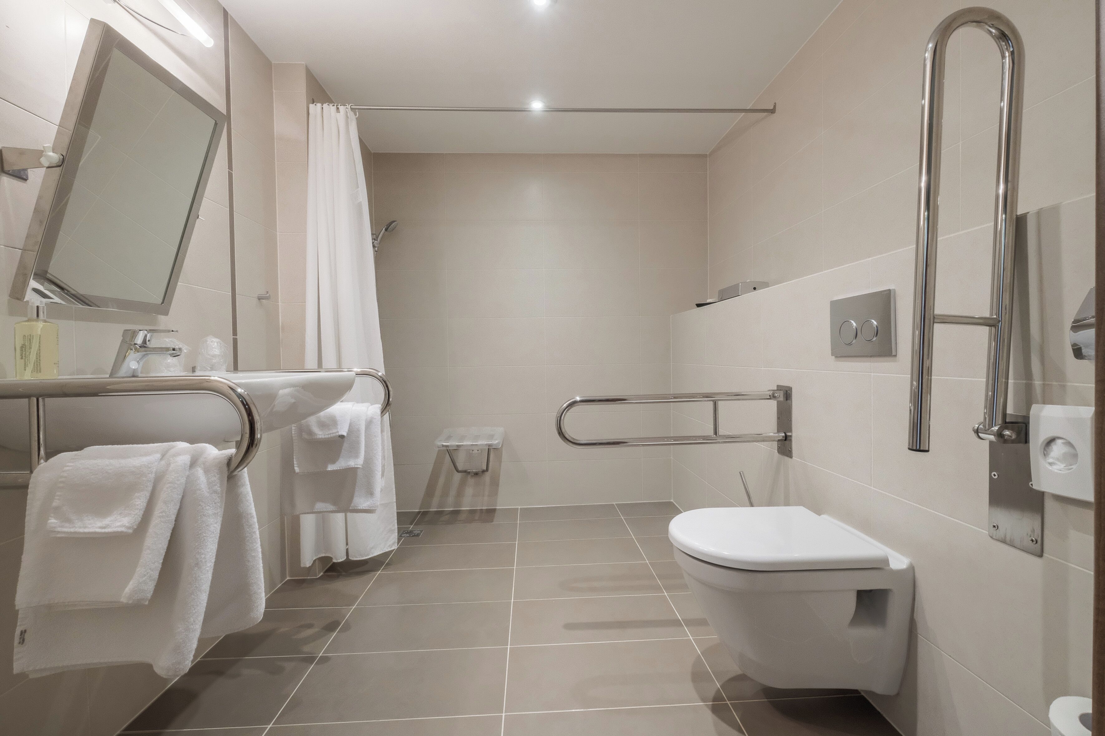 accessible room | bathroom | free toiletries, hair dryer, towels