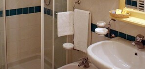 Bathroom sink - Hotel Ristorante Stella 2000 (Olbia)