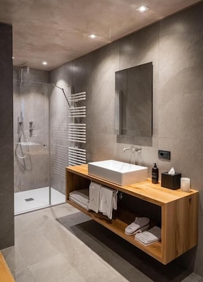 Designer toiletries, hair dryer, slippers, towels - Hotel Larice Suite&Breakfast  (Livigno)