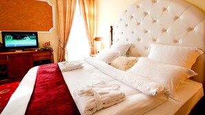 Comfort Suite | Minibar, desk, blackout drapes, iron/ironing board (on request) - Manjez Exclusive Villa (Belgrade)