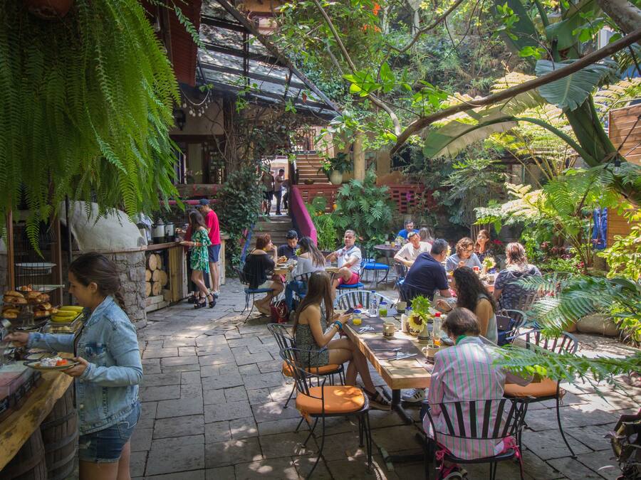 Petit déjeuner complet servi tous les jours en supplément