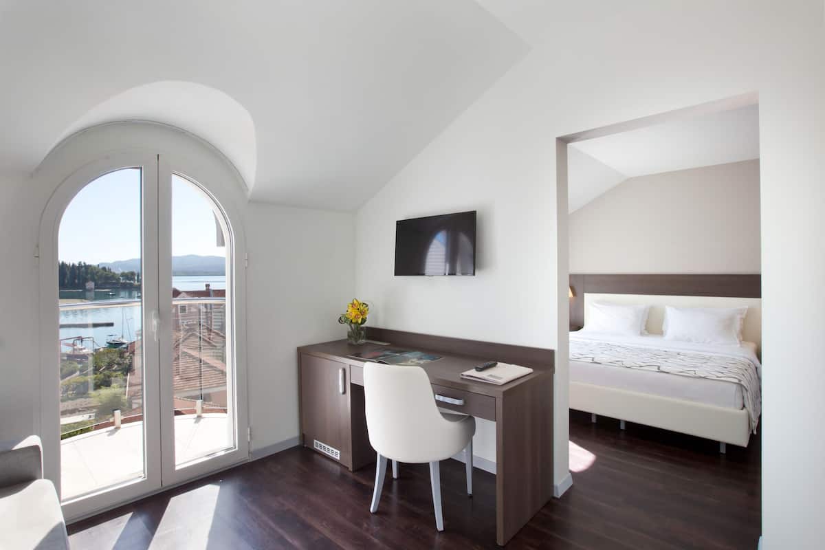 minibar, in-room safe, wifi