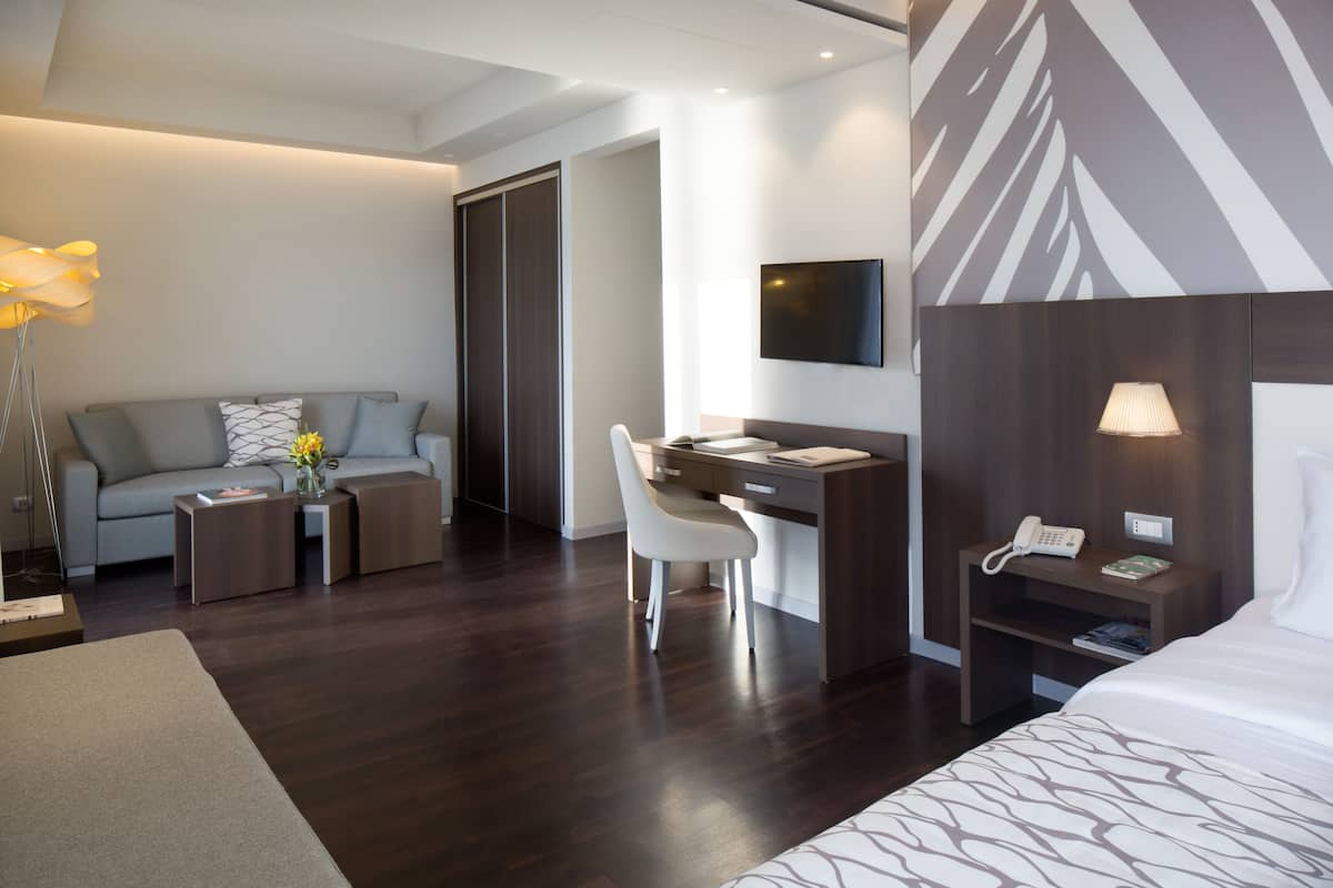 minibar, in-room safe, wifi