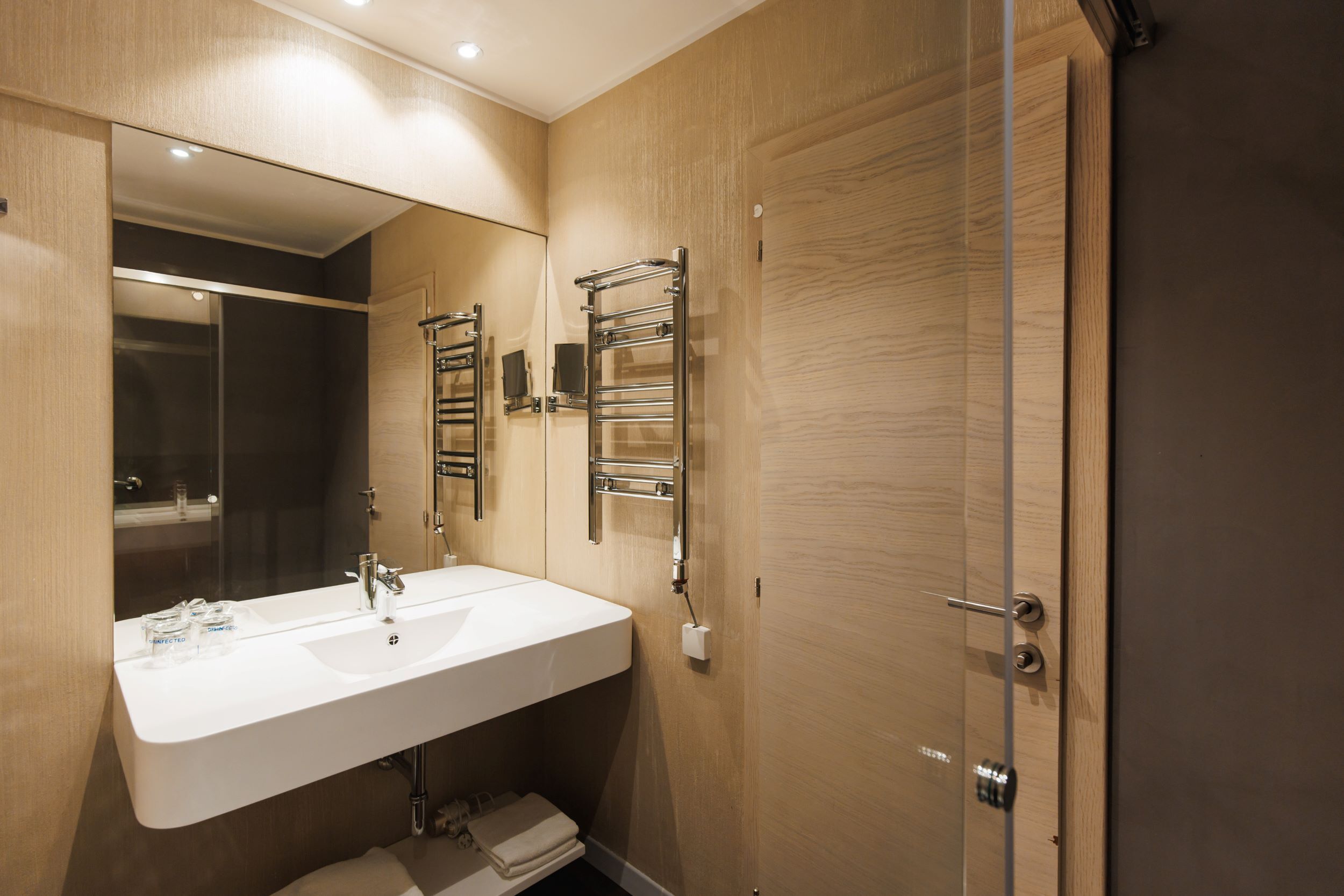 minibar, in-room safe, wifi