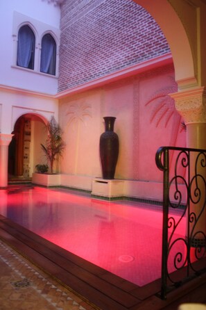 Outdoor pool, pool loungers - Riad La Villa Marrakech (Marrakech)
