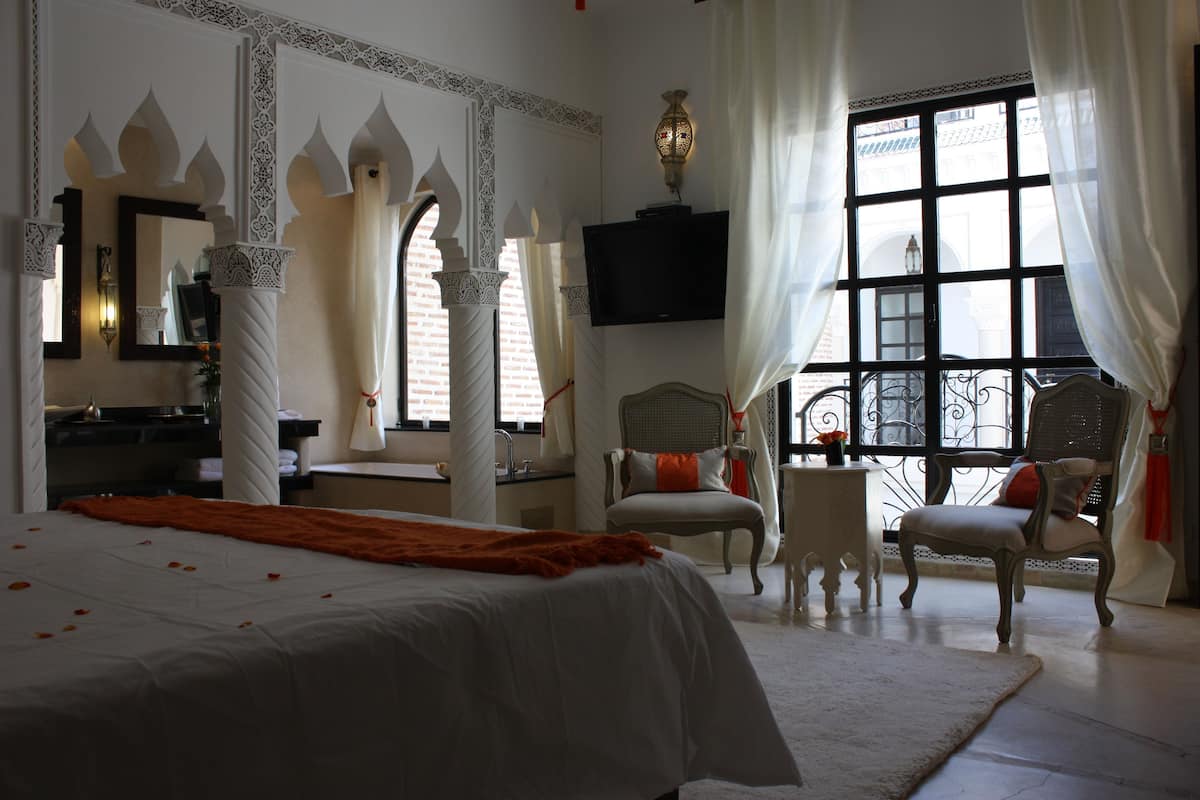 Amber Suite | Premium bedding, minibar, in-room safe, soundproofing
