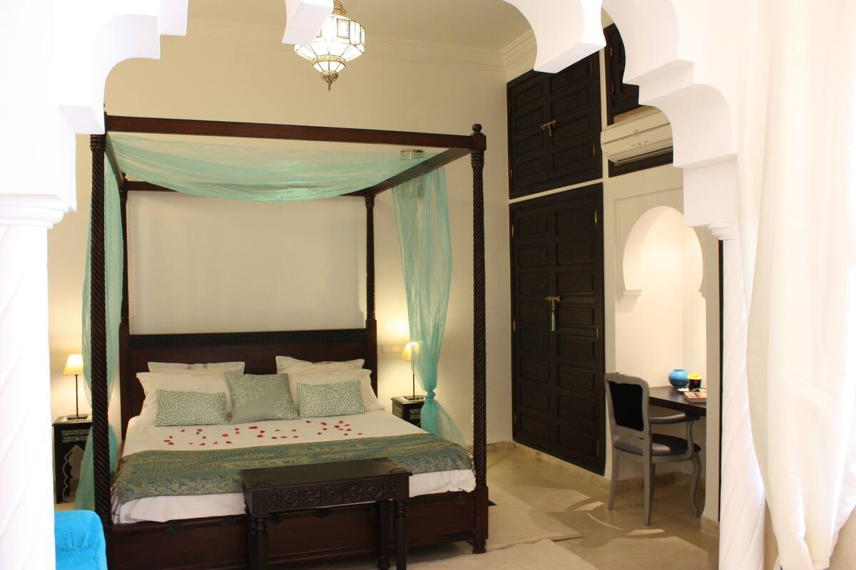 Pearl Suite | Premium bedding, minibar, in-room safe, soundproofing