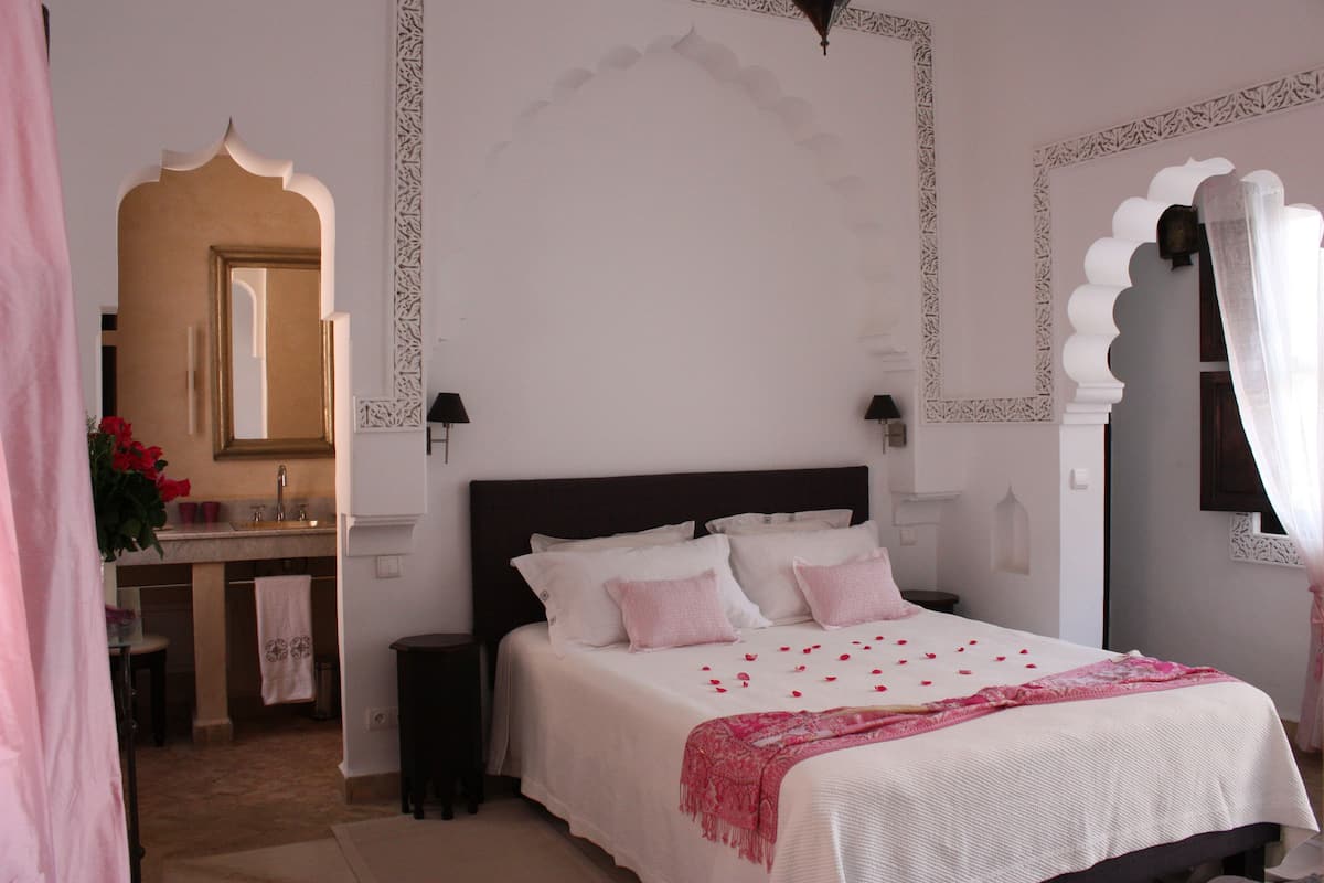 Ivory Room | Premium bedding, minibar, in-room safe, soundproofing