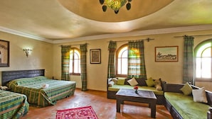 Desk, blackout drapes, soundproofing, cribs (free) - Rrsport & Hotel Maroc (Marrakech)