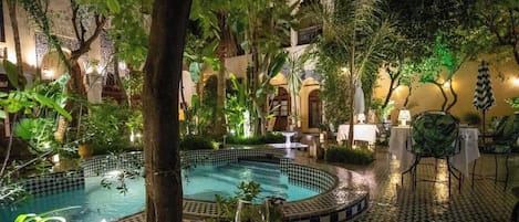 Seasonal outdoor pool, pool umbrellas