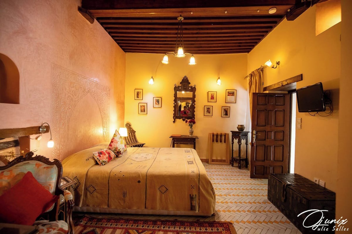 Classic Double Room | In-room safe, desk, free cribs/infant beds, free WiFi