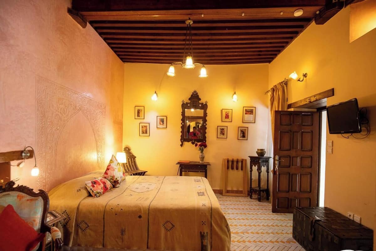 Classic Double Room | In-room safe, desk, free cribs/infant beds, free WiFi