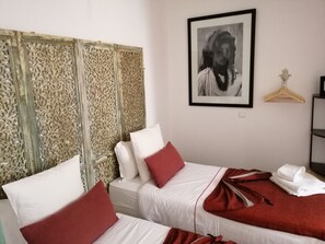 In-room safe, individually decorated, desk, blackout drapes - Riad Swaka (Marrakech)