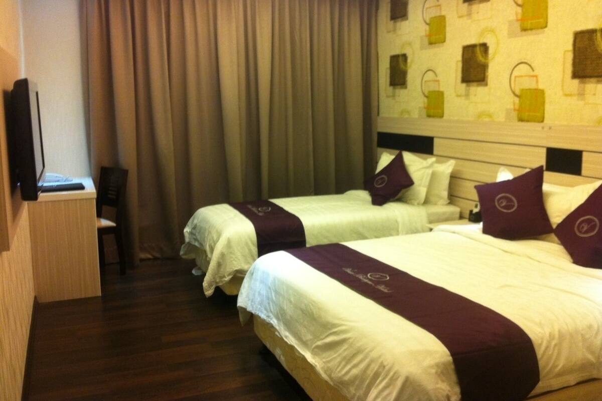 ผ้าปูที่นอนฝ้ายอียิปต์, ตู้นิรภัยในห้องพัก, โต๊ะทำงาน, ผ้าม่านกันแสง
