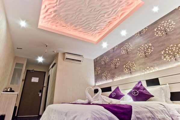 Egyptian cotton sheets, in-room safe, individually furnished, desk