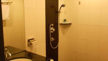 Standard Double Room | Bathroom | Shower, rainfall showerhead, free toiletries, hair dryer