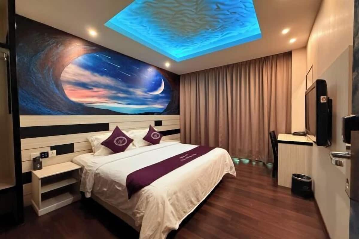 Egyptian cotton sheets, in-room safe, individually furnished, desk