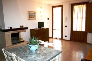 Apartment, 1 Bedroom | Living area