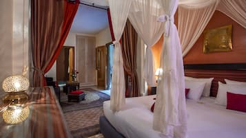 Premium bedding, in-room safe, individually decorated