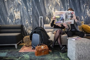 Lobby lounge