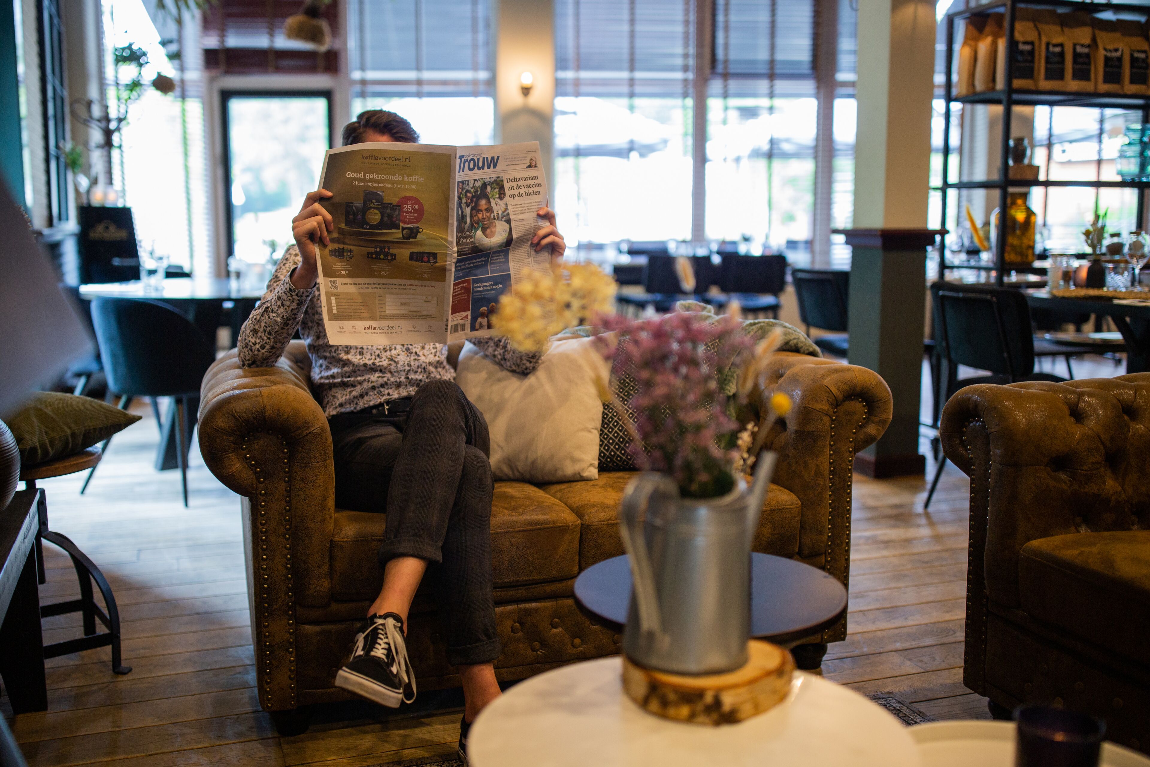 breakfast, lunch, dinner served; international cuisine