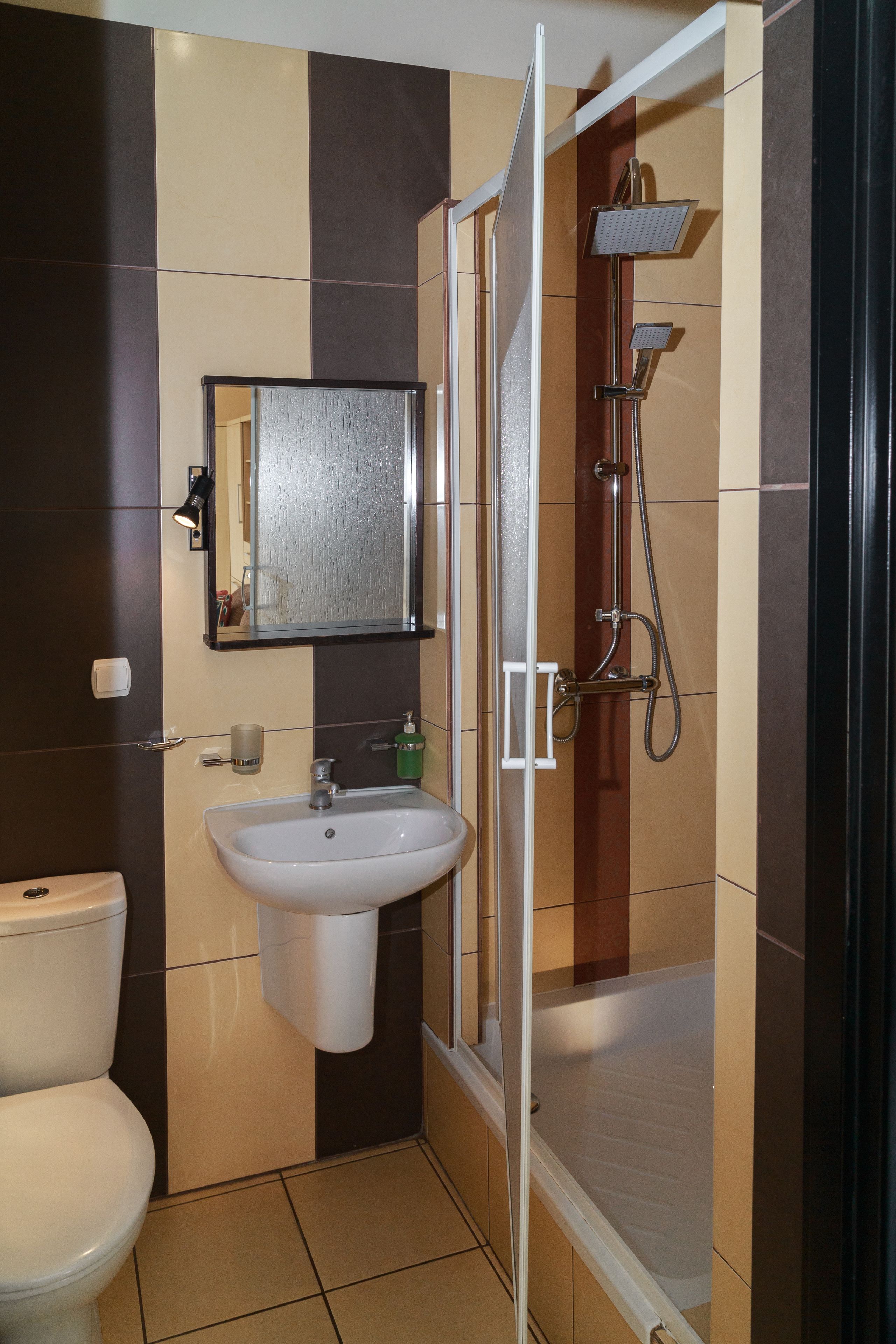 Apartemen | Kamar mandi | Shower, perlengkapan mandi gratis, pengering rambut, dan handuk