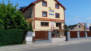A two-story building with a sign reading "Kuchnia Domowa" and "Recepcja". - Willa Mewa (Gdynia)