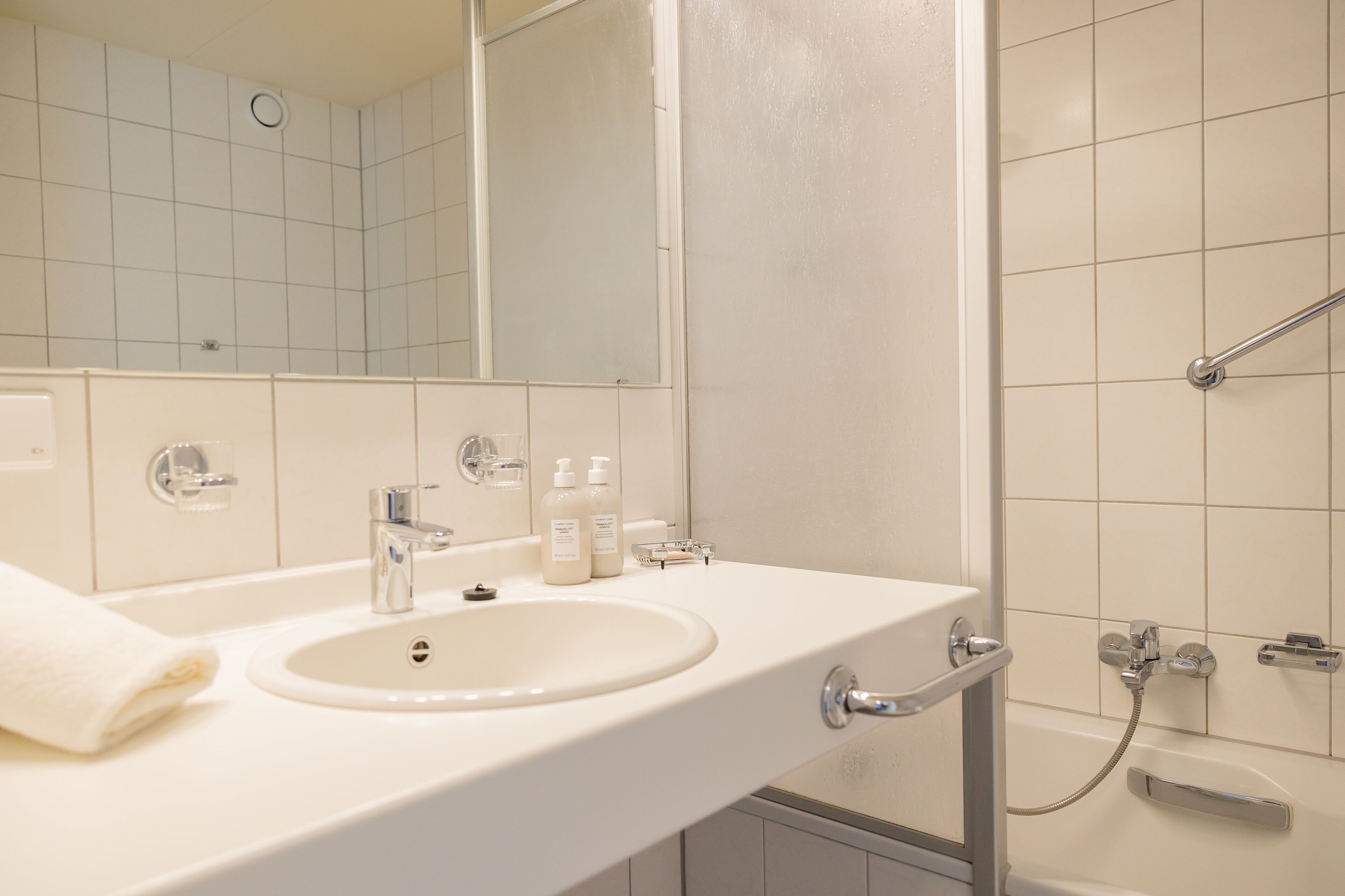 standard room | bathroom | towels