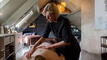 Couples treatment rooms, body treatments, body scrubs, facials