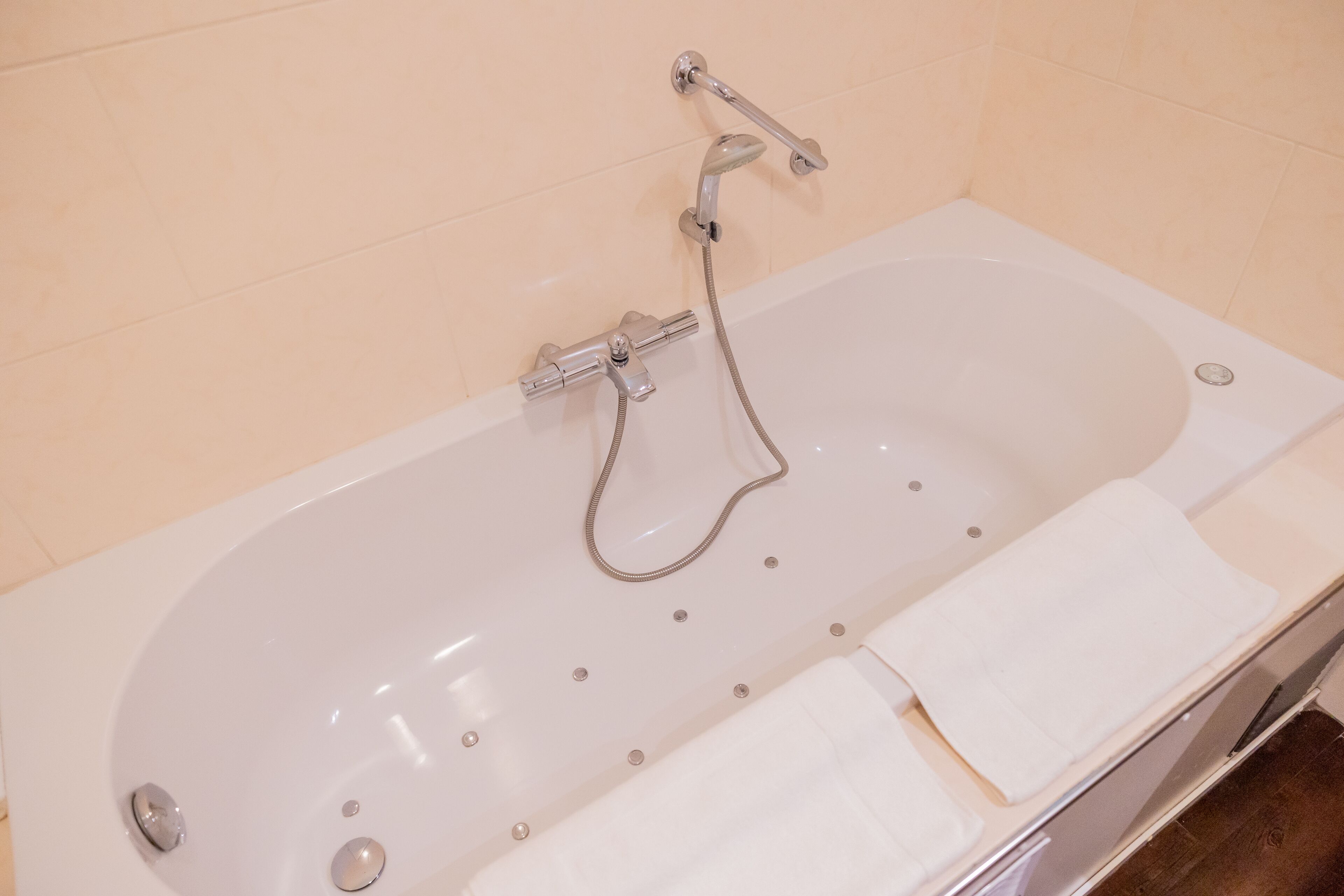 suite | bathroom | towels