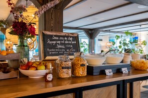 Breakfast meal - Hotel de Walvisvaarder (Lies)