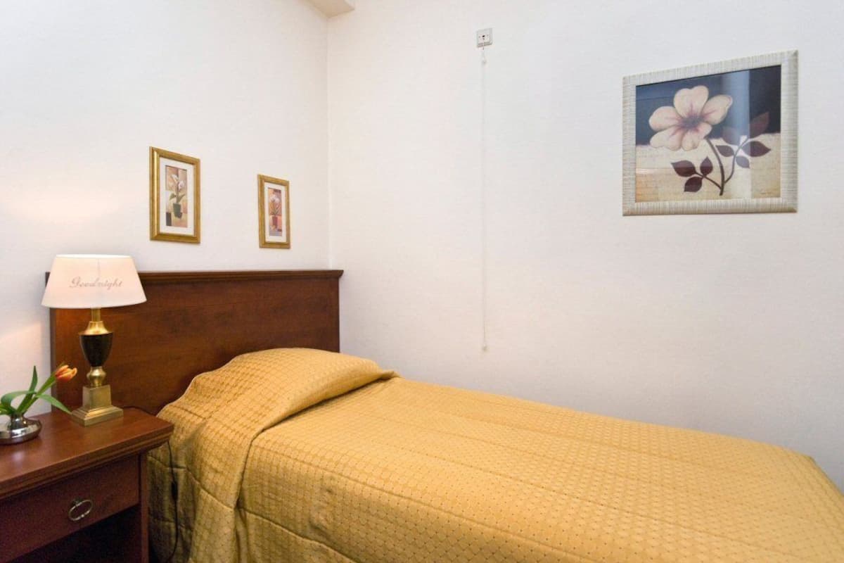 Single Room | Desk, rollaway beds, free WiFi