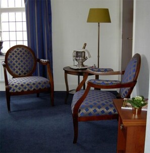 Doppelzimmer | Wohnbereich | Flachbildfernseher