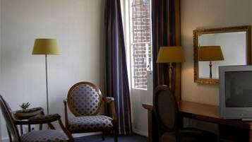 Double Room | Living area | Flat-screen TV