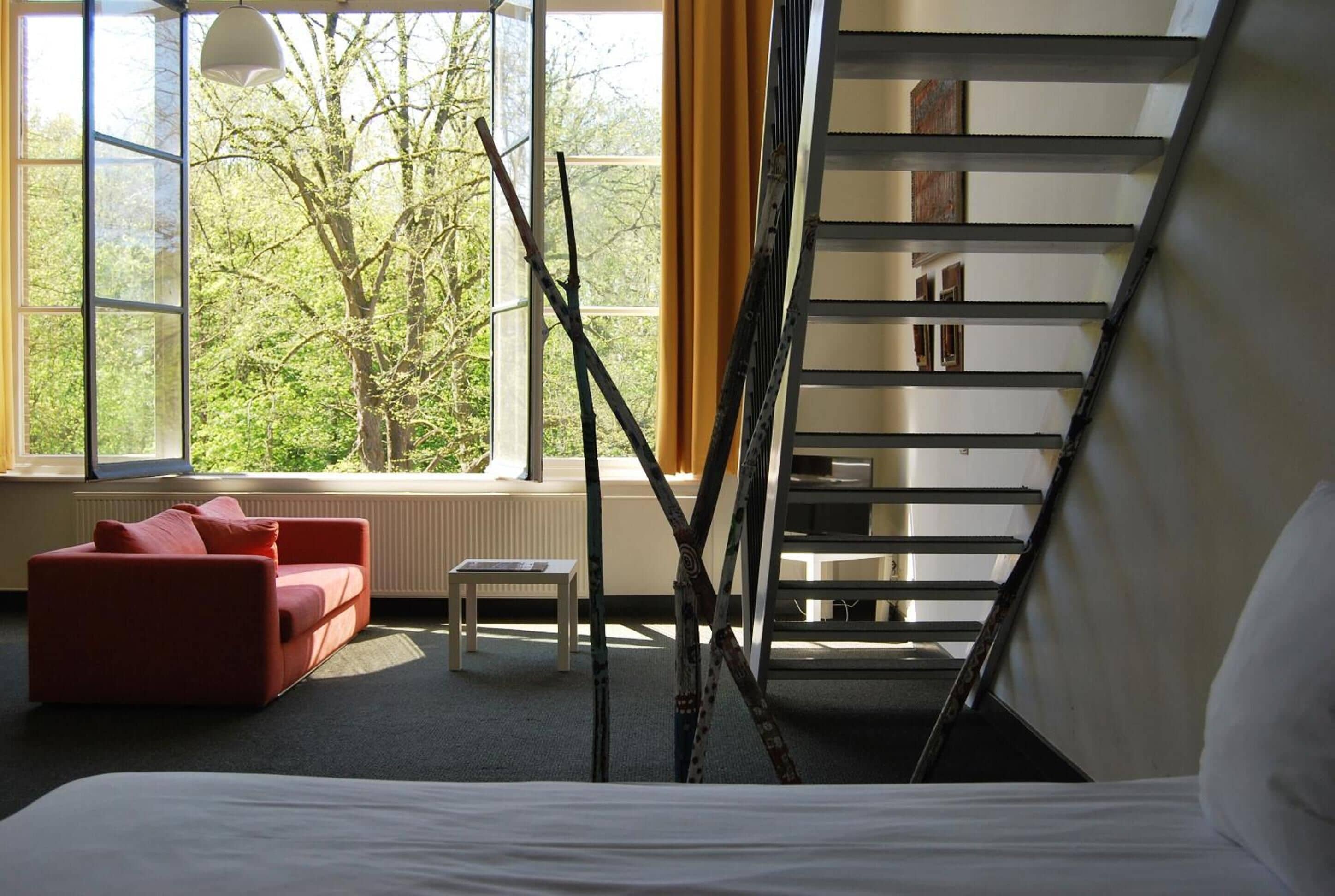 desk, blackout curtains, cots/infant beds, rollaway beds