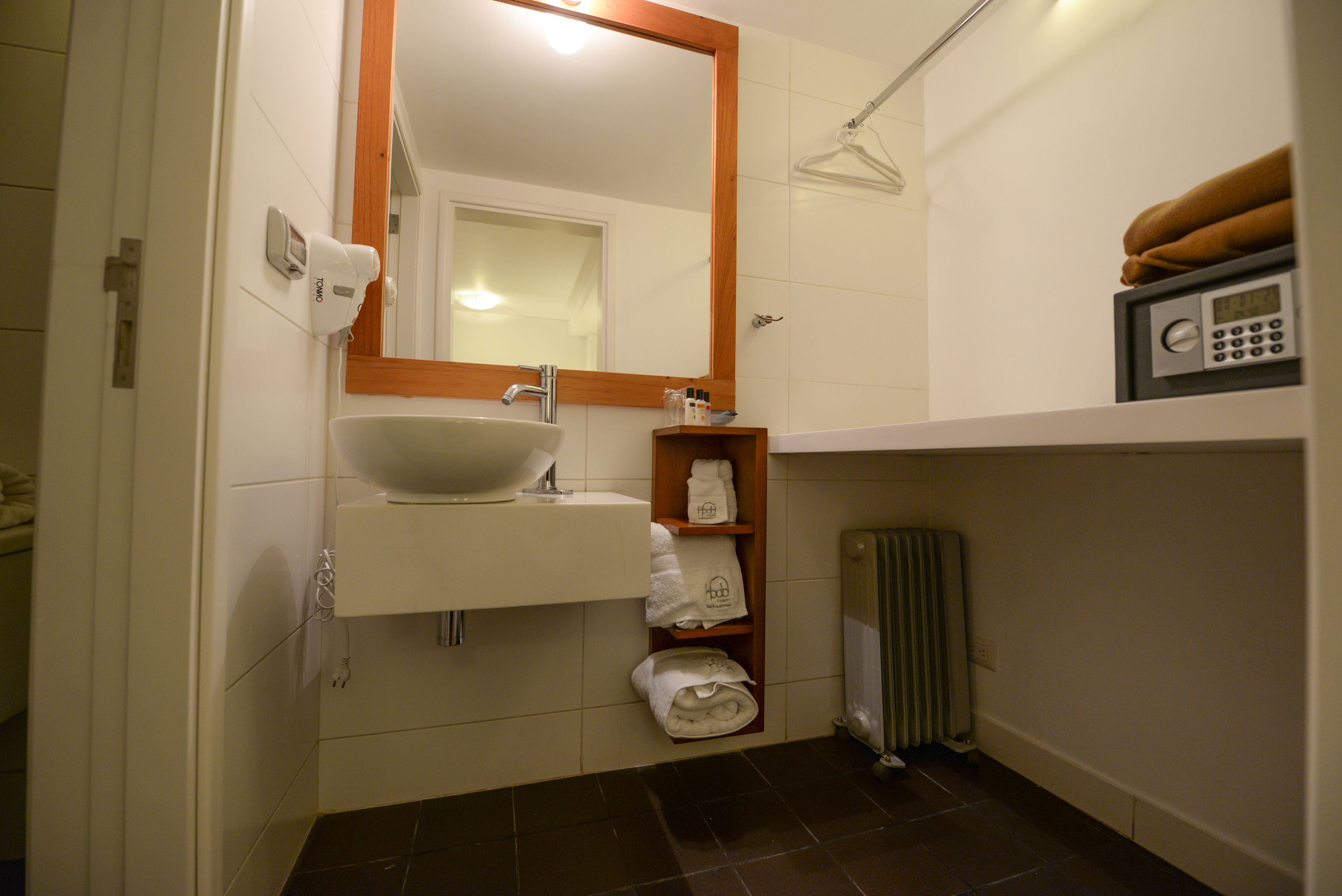 shower, rainfall showerhead, free toiletries, hair dryer