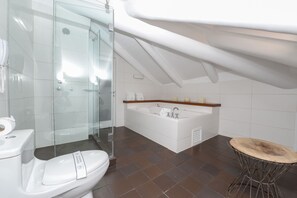 Suite | Baño | Ducha y cabezal de ducha tipo lluvia
