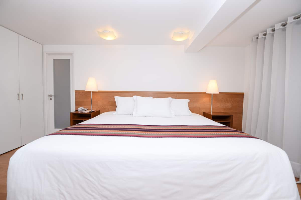 低過敏寢具、客房內保險箱、書桌、遮光布/窗簾