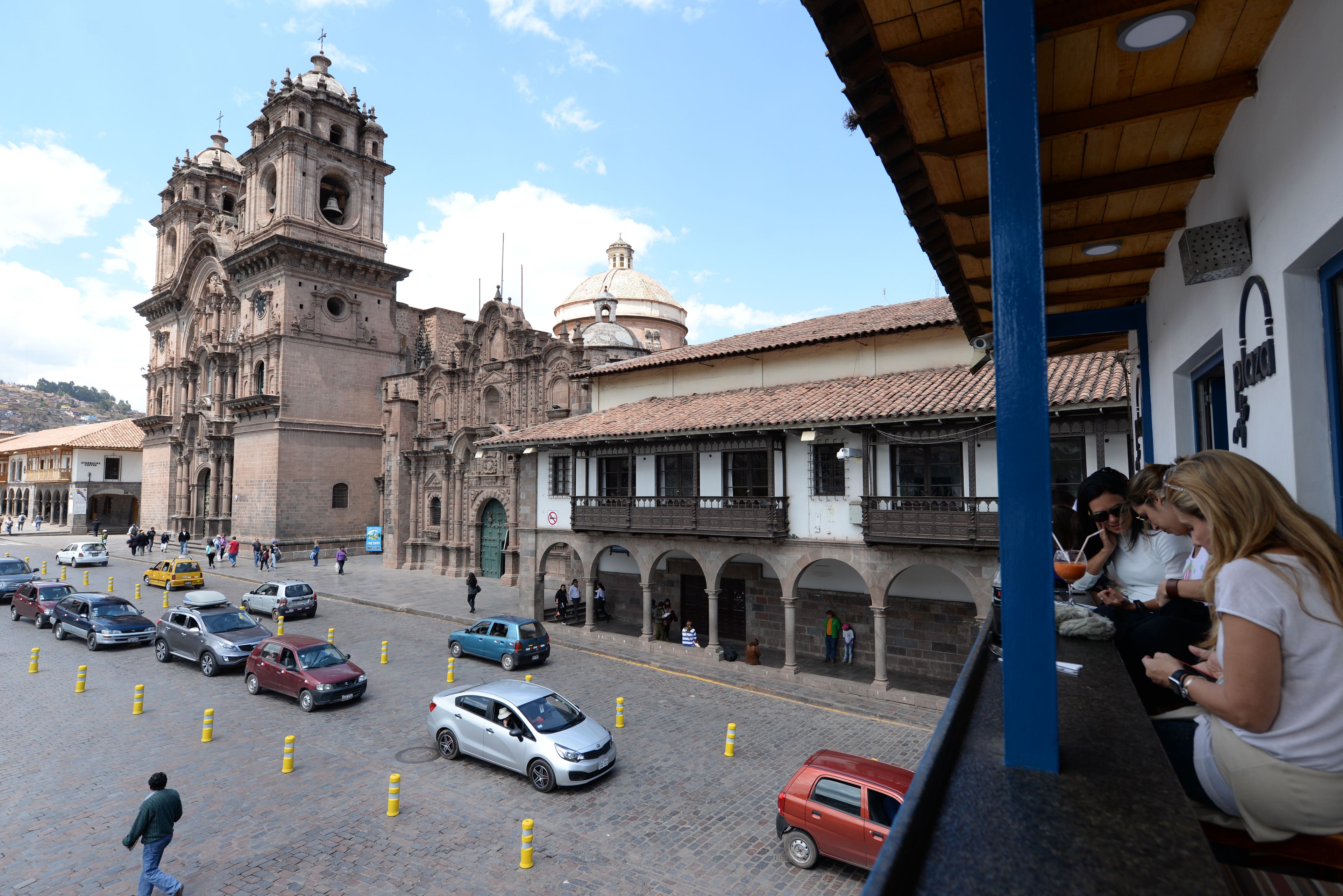 breakfast, lunch, dinner served; international cuisine