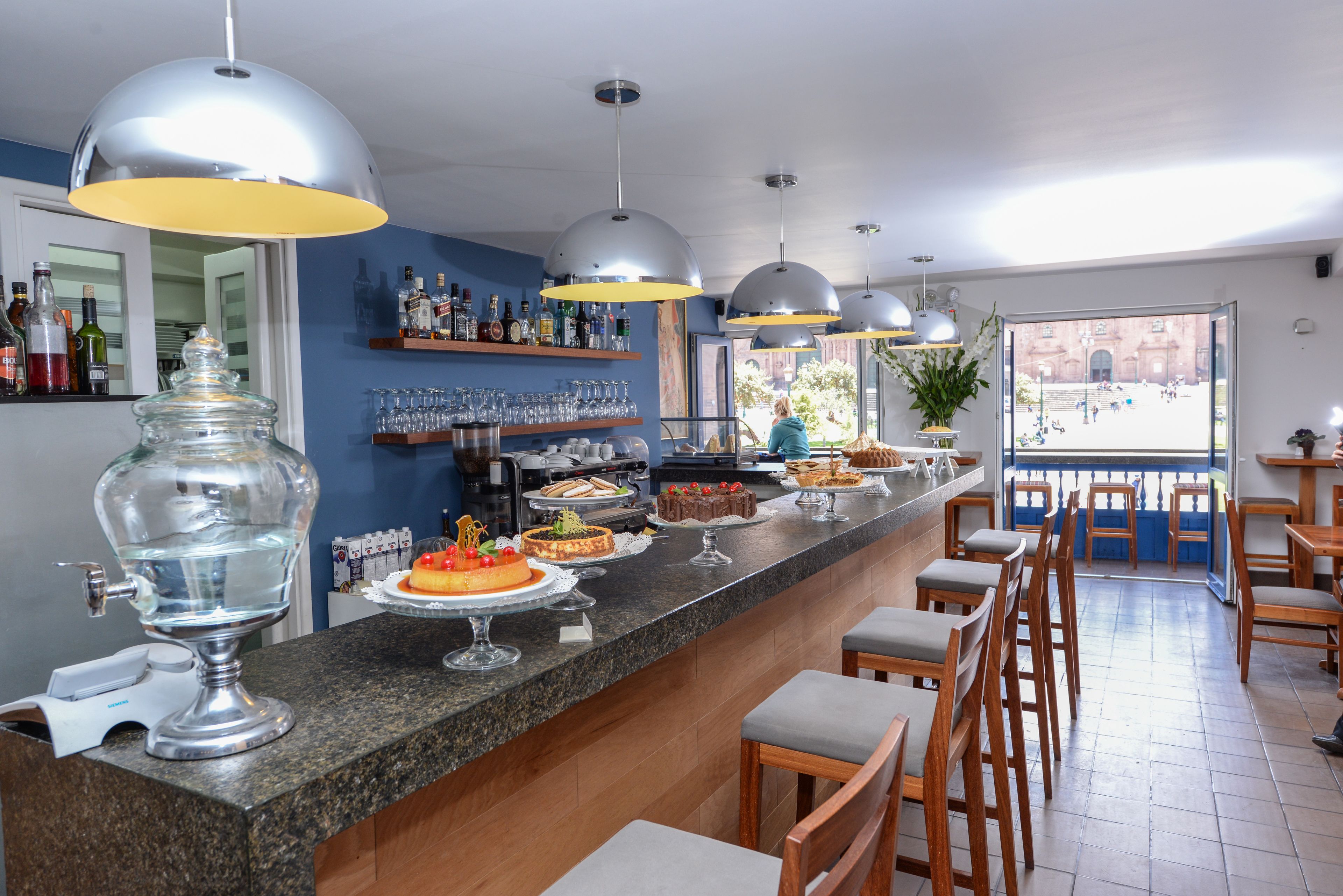 breakfast, lunch, dinner served; international cuisine