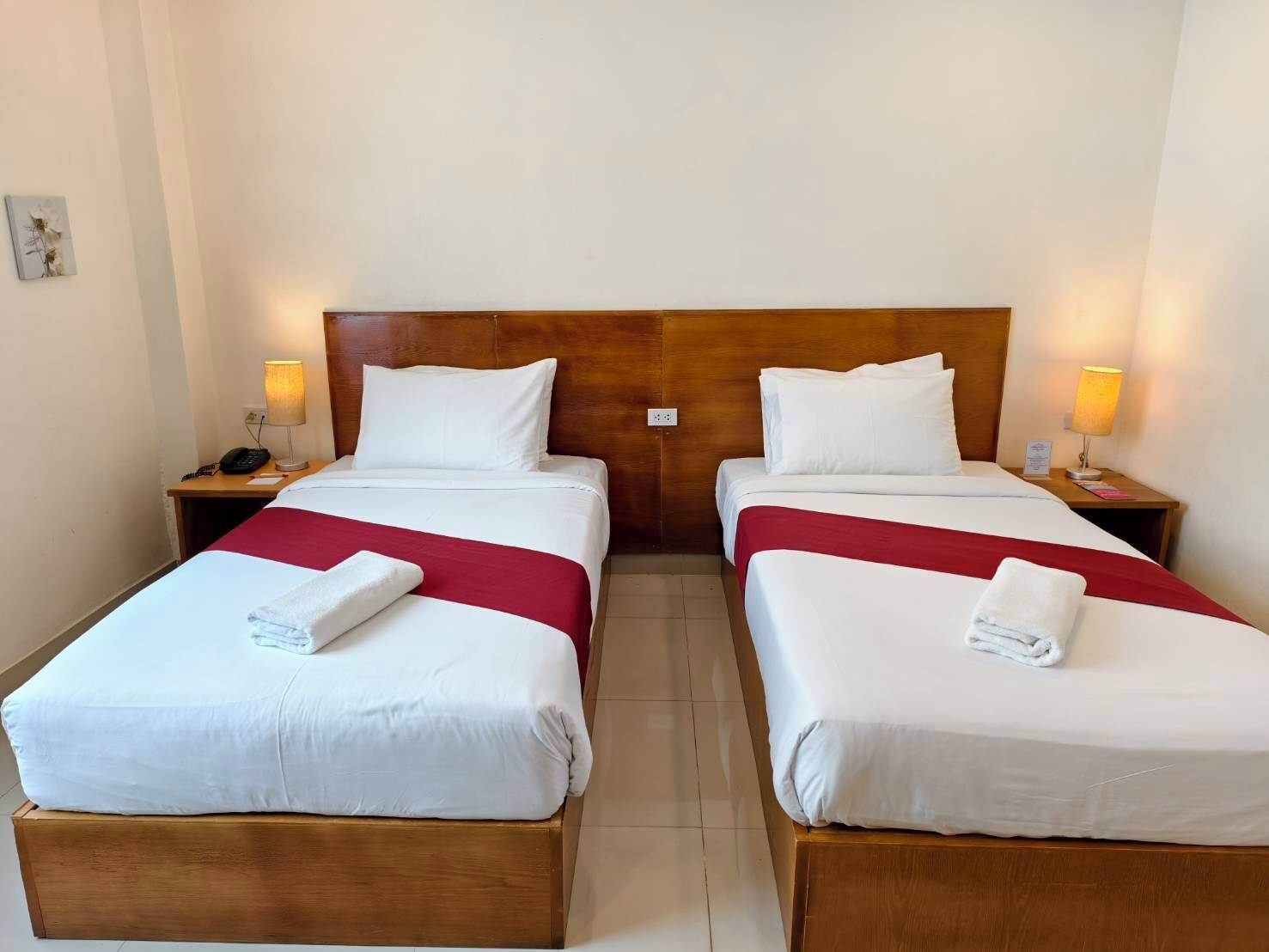 Deluxe Twin Room | In-room safe, desk, free WiFi