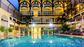 Outdoor pool, sun loungers