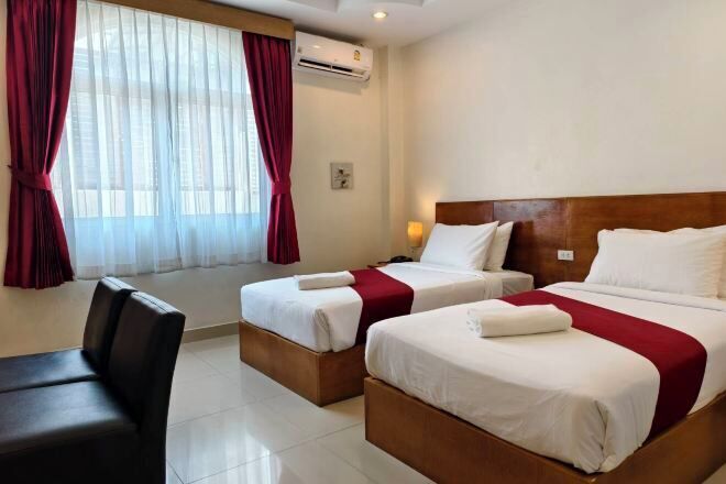 In-room safe, desk, free WiFi