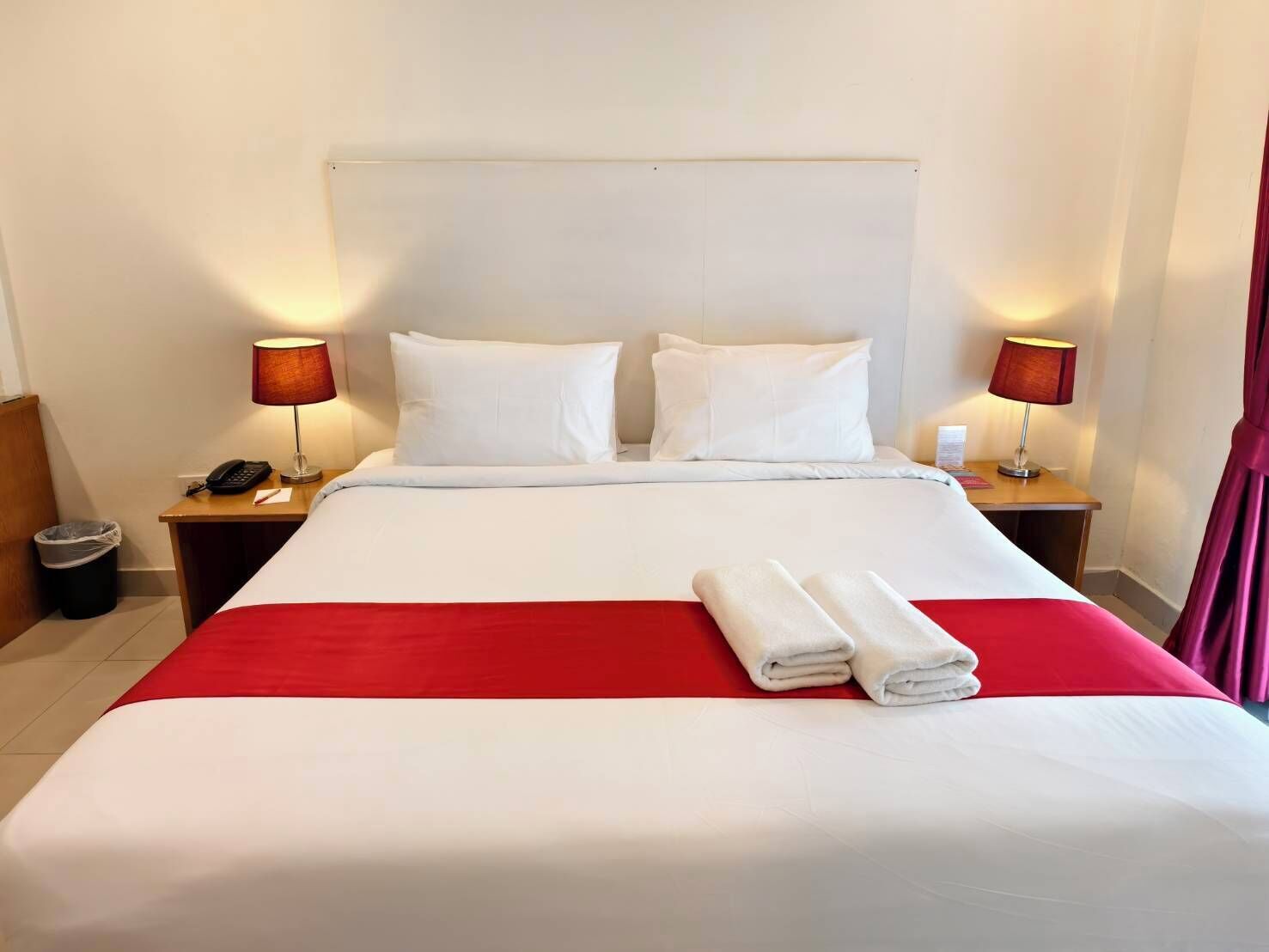 Deluxe Pool View Double Room | Caja de seguridad en la habitación, escritorio y wifi gratis 