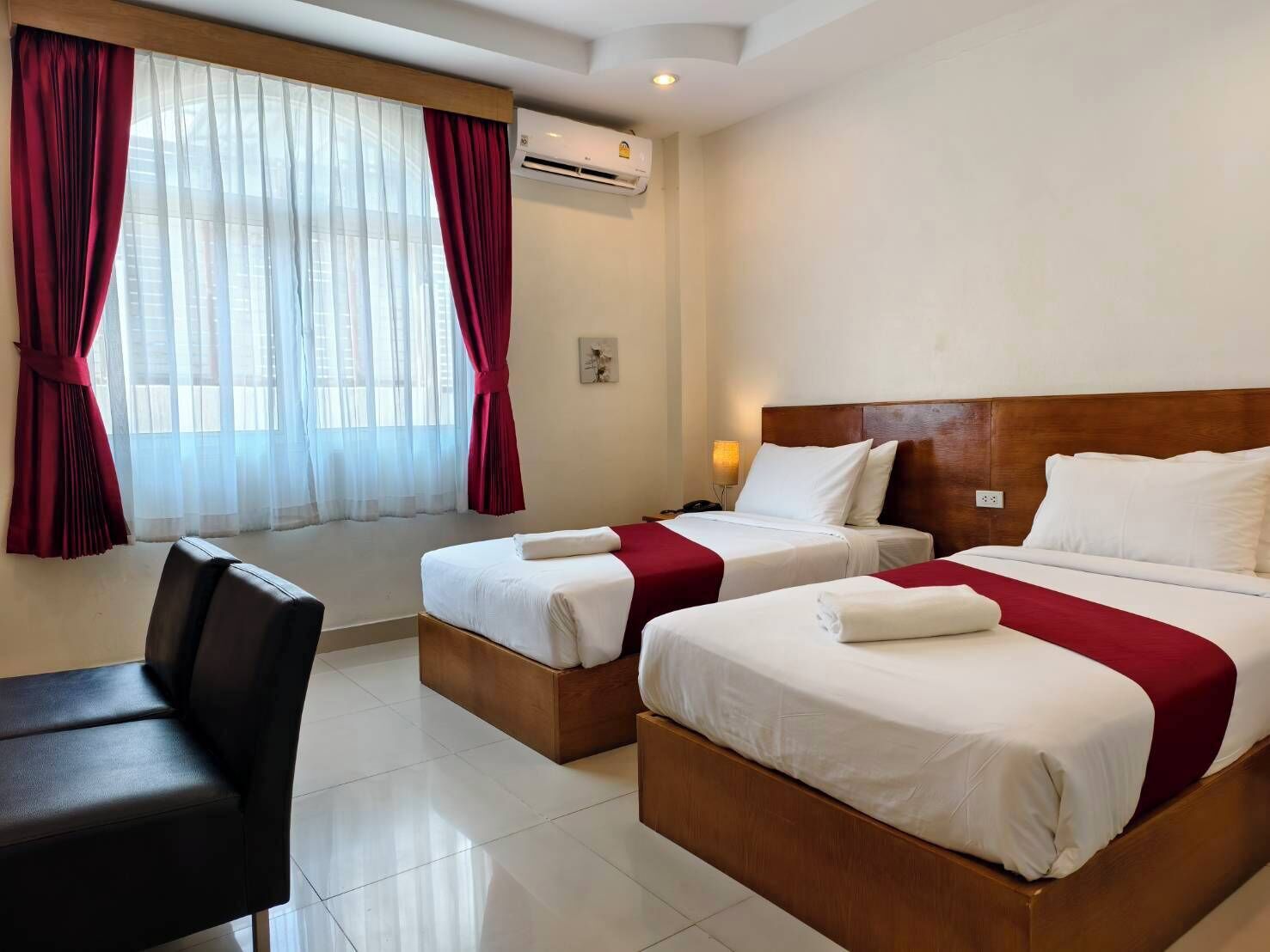 Deluxe Twin Room | In-room safe, desk, free WiFi
